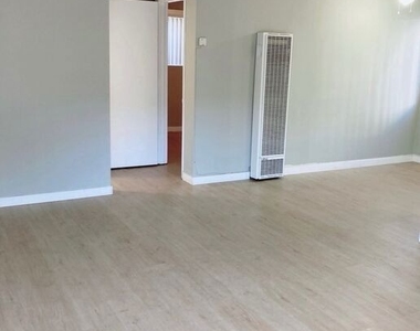 1034 S Ardmore Avenue - Photo Thumbnail 3
