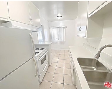4122 W 2nd Street - Photo Thumbnail 9