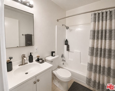 4122 W 2nd Street - Photo Thumbnail 5