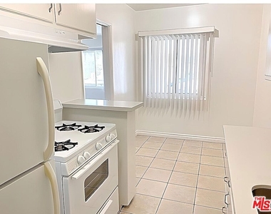 4122 W 2nd Street - Photo Thumbnail 8