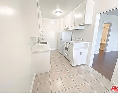 4122 W 2nd Street - Photo Thumbnail 6