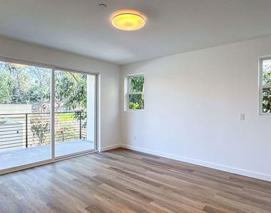 946 Lucile Avenue - Photo Thumbnail 12