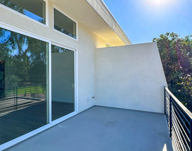 946 Lucile Avenue - Photo Thumbnail 9
