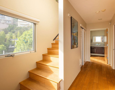 2158 Sunset Plaza Drive - Photo Thumbnail 11