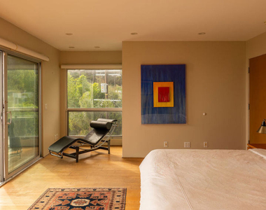 2158 Sunset Plaza Drive - Photo Thumbnail 9