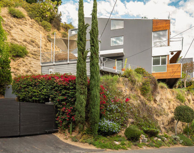 2158 Sunset Plaza Drive - Photo Thumbnail 17