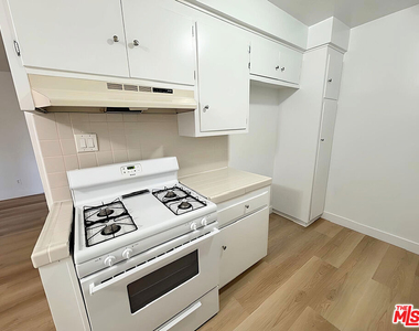 5032 Maplewood Avenue - Photo Thumbnail 6