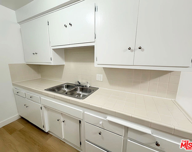 5032 Maplewood Avenue - Photo Thumbnail 7