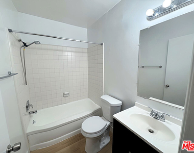 5032 Maplewood Avenue - Photo Thumbnail 8