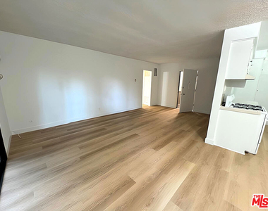 5032 Maplewood Avenue - Photo Thumbnail 4