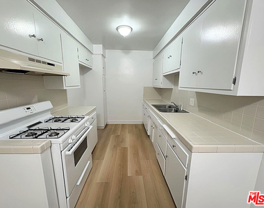 5032 Maplewood Avenue - Photo Thumbnail 5