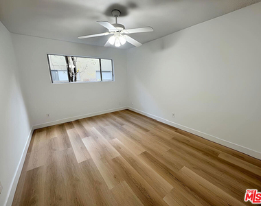 5032 Maplewood Avenue - Photo Thumbnail 9