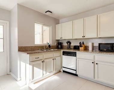 6659 Amigo Avenue - Photo Thumbnail 10