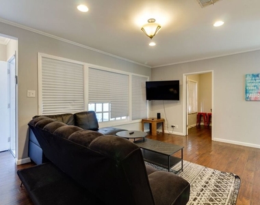 6659 Amigo Avenue - Photo Thumbnail 3