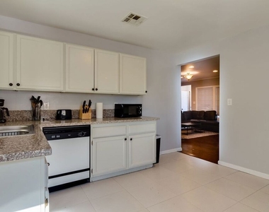 6659 Amigo Avenue - Photo Thumbnail 12