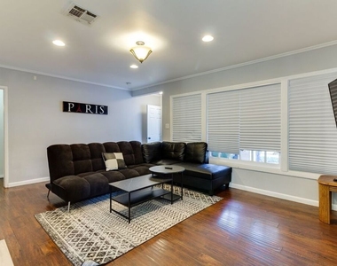 6659 Amigo Avenue - Photo Thumbnail 5