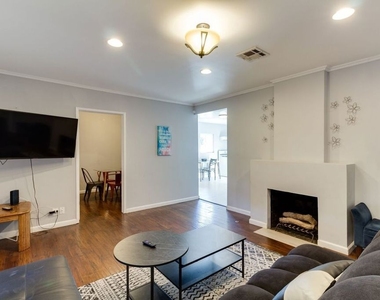 6659 Amigo Avenue - Photo Thumbnail 4