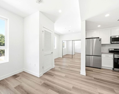 667 N Wilton Place - Photo Thumbnail 6