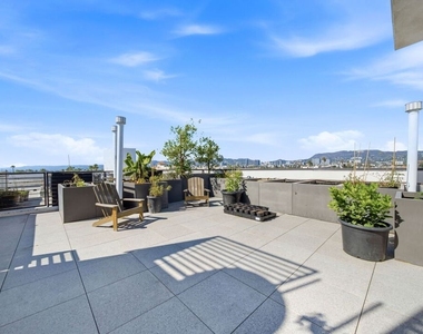 667 N Wilton Place - Photo Thumbnail 13