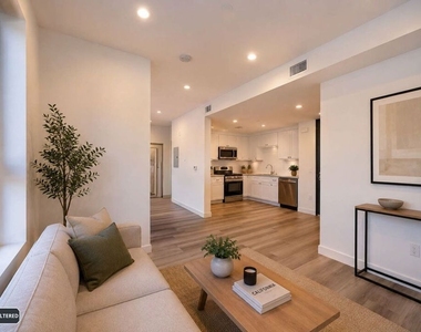 667 N Wilton Place - Photo Thumbnail 4