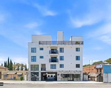 667 N Wilton Place - Photo Thumbnail 16
