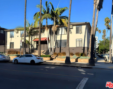 470 S Mariposa Avenue - Photo Thumbnail 11