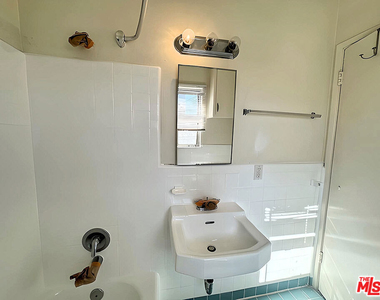 470 S Mariposa Avenue - Photo Thumbnail 10