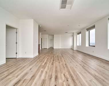 3810 Wilshire Boulevard - Photo Thumbnail 12