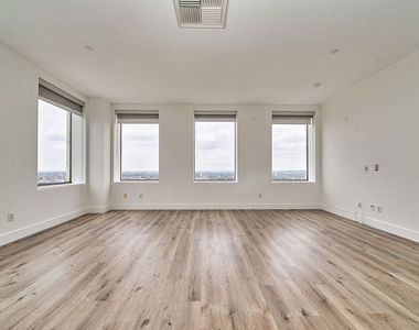 3810 Wilshire Boulevard - Photo Thumbnail 10