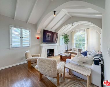 345 Westbourne Drive - Photo Thumbnail 3
