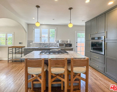 345 Westbourne Drive - Photo Thumbnail 7