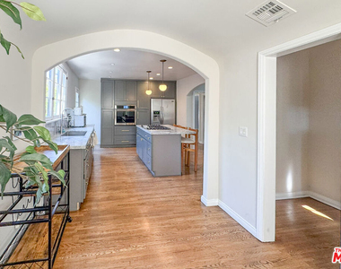 345 Westbourne Drive - Photo Thumbnail 9