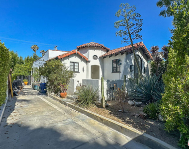 345 Westbourne Drive - Photo Thumbnail 32