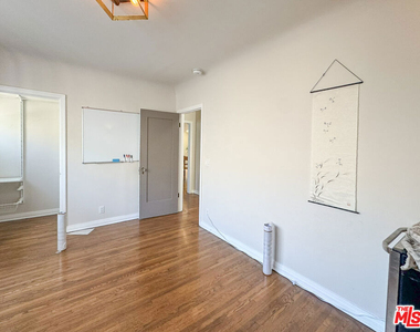345 Westbourne Drive - Photo Thumbnail 15