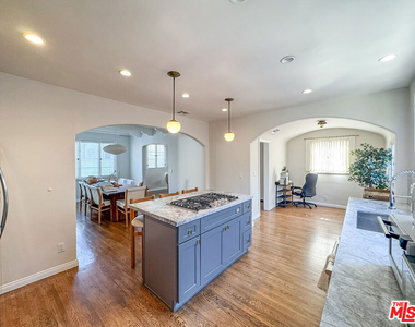 345 Westbourne Drive - Photo Thumbnail 4