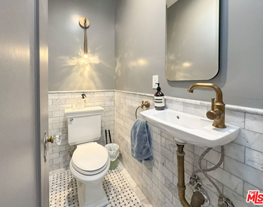 345 Westbourne Drive - Photo Thumbnail 12