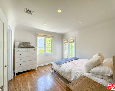 345 Westbourne Drive - Photo Thumbnail 20