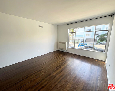 470 S Mariposa Avenue - Photo Thumbnail 2