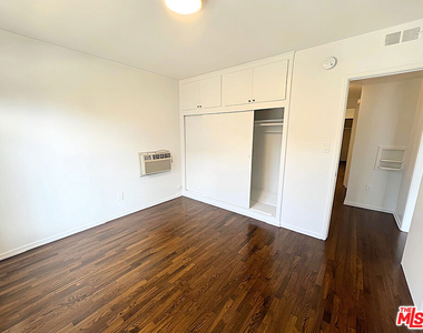 470 S Mariposa Avenue - Photo Thumbnail 7