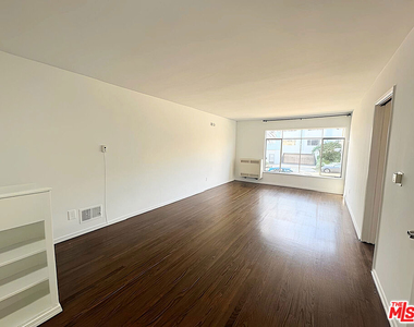470 S Mariposa Avenue - Photo Thumbnail 1