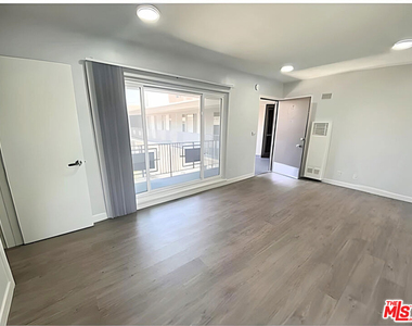 228 S Mariposa Avenue - Photo Thumbnail 6