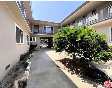 228 S Mariposa Avenue - Photo Thumbnail 10