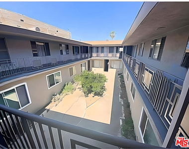 228 S Mariposa Avenue - Photo Thumbnail 12