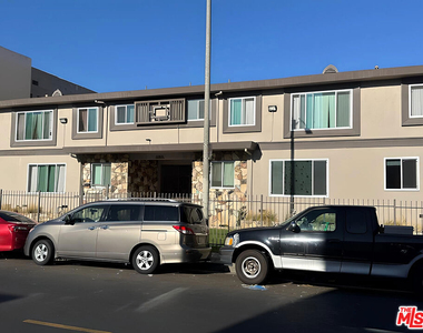 228 S Mariposa Avenue - Photo Thumbnail 11