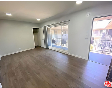 228 S Mariposa Avenue - Photo Thumbnail 8
