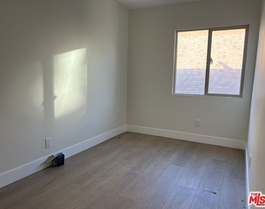 1336 W 37th Drive - Photo Thumbnail 6