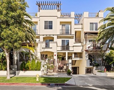 632 N Kings Road - Photo Thumbnail 11