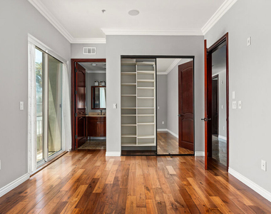 632 N Kings Road - Photo Thumbnail 6