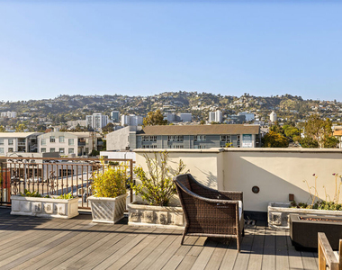 632 N Kings Road - Photo Thumbnail 10