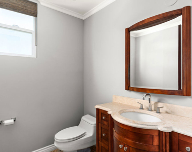 632 N Kings Road - Photo Thumbnail 5